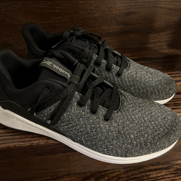 New Reebok walking shoes - Picture 1 of 4